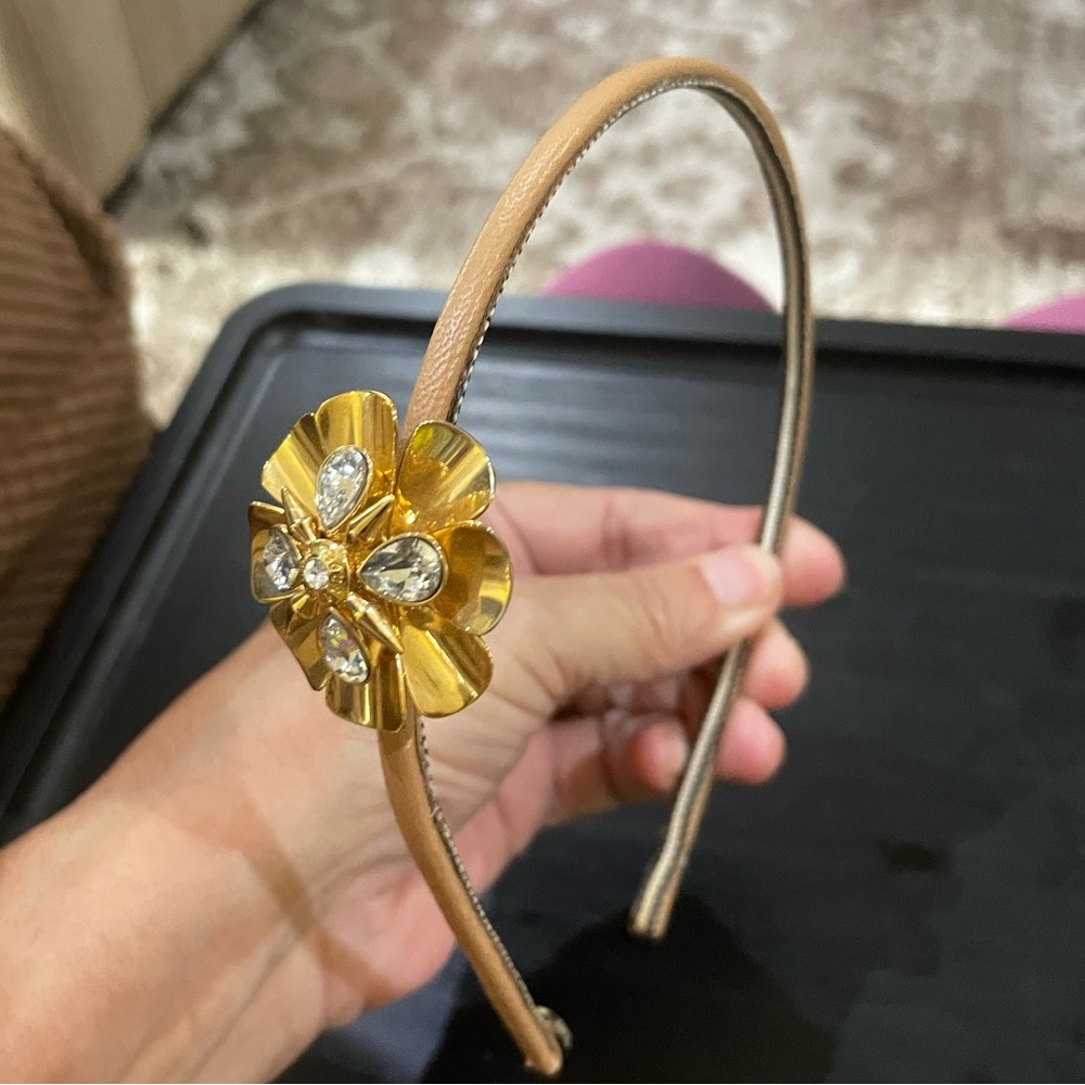 EUC Henri Bendel Gold Floral Embellished Headband